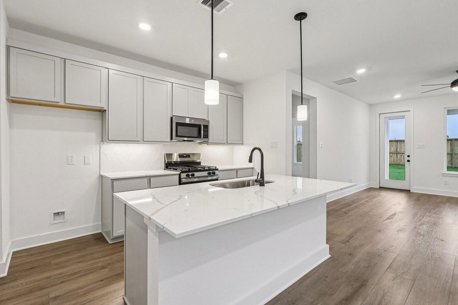 21603 Berry Crest Kitchen Island