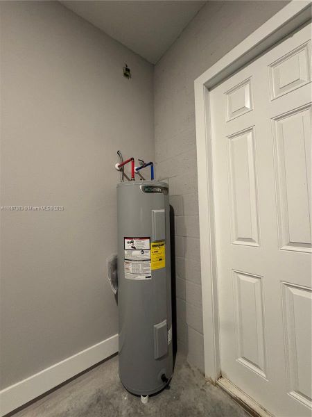 Furnished interior view inside a new home in , Lehigh Acres (Image 8).