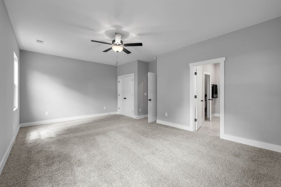 Representative unfurnished interior of a home built from the Colin by Horizon Construction and Development in The Village at Bonnie Oaks, Lebanon (Image 28).