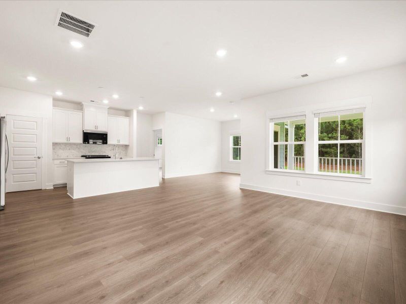 Spacious, unfurnished interior of a new home in The Coves at Lakes of Cane Bay, Summerville (Image 26).