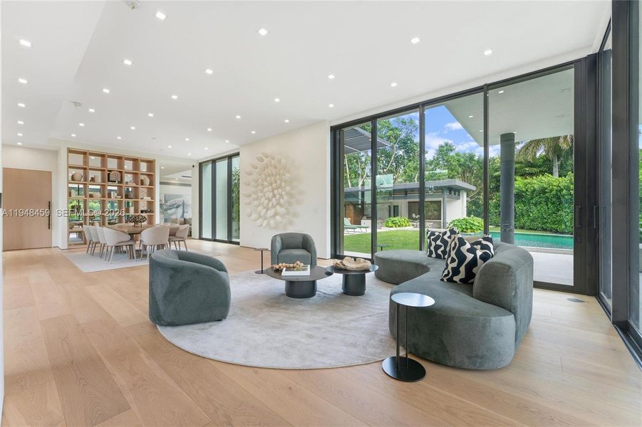 Community amenities in , Pinecrest (Image 31).