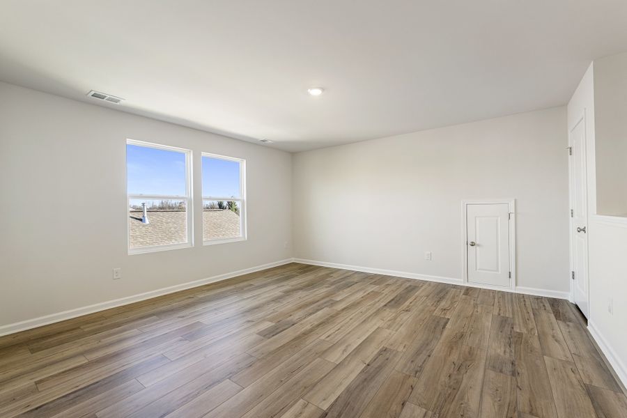 Spacious, unfurnished interior of a new home in Richmond Hill, Inman (Image 23).