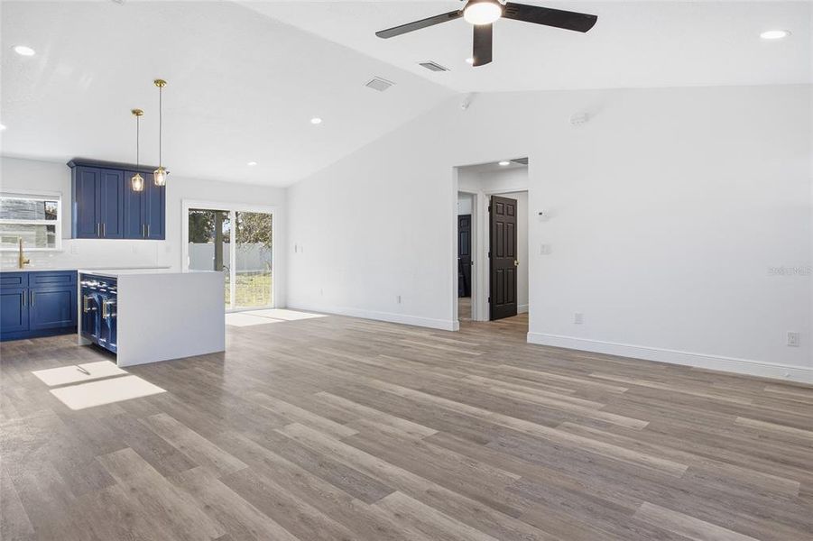 Spacious, unfurnished interior of a new home in , Ocala (Image 30).