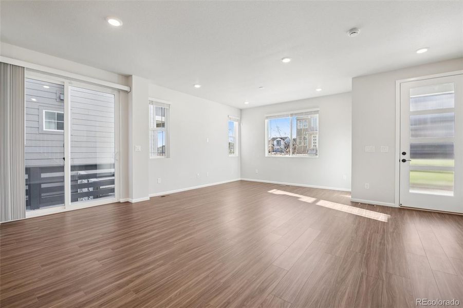 Spacious, unfurnished interior of a new home in The Villas Collection at Sterling Ranch, Littleton (Image 31).