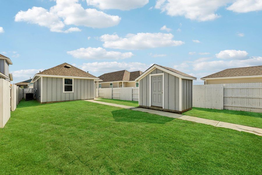 Exterior details and patio area of a home in Harvest Ridge, Elgin (Image 3).