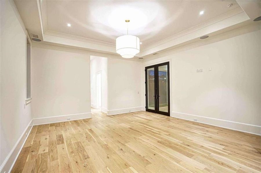 Spacious, unfurnished interior of a new home in , Sandy Springs (Image 18).
