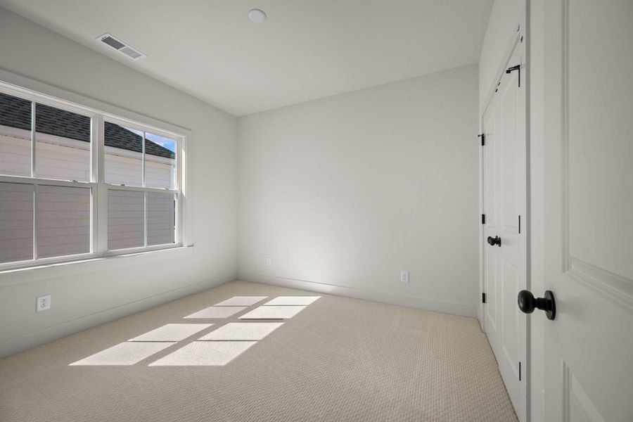 Spacious, unfurnished interior of a new home in , Summerville (Image 23).