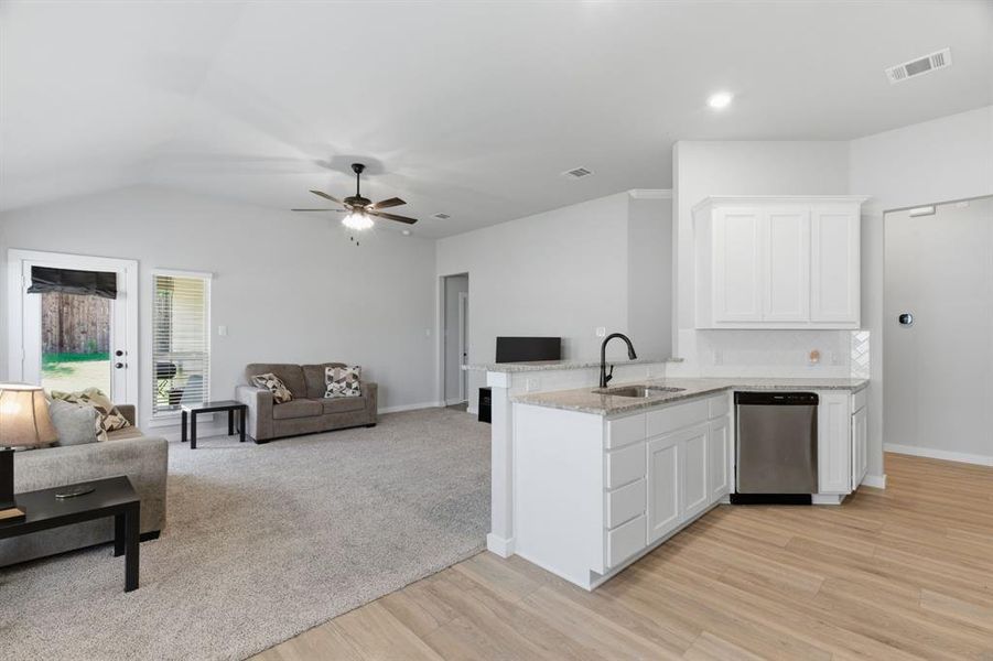 Furnished interior view inside a new home in Trail Creek, Cleburne (Image 19).