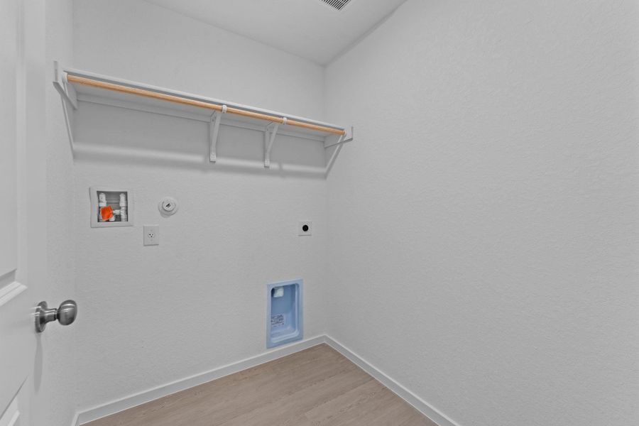 Spacious, unfurnished interior of a new home in Friendship Oaks, Fredericksburg (Image 11).