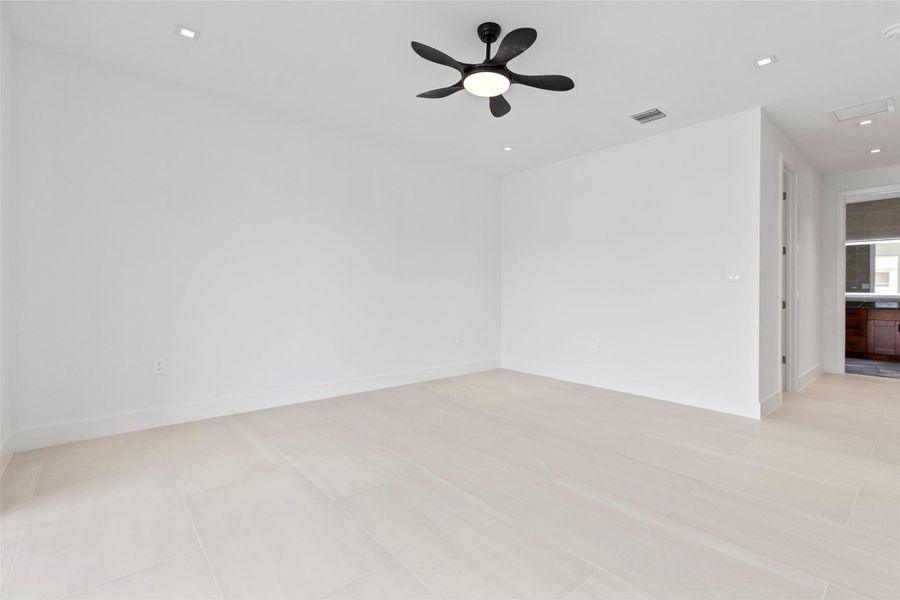 Spacious, unfurnished interior of a new home in , Port St. Lucie (Image 29).