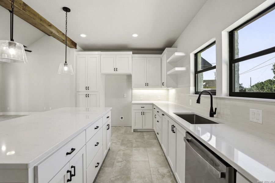 Furnished interior view inside a new home in , Canyon Lake (Image 4).
