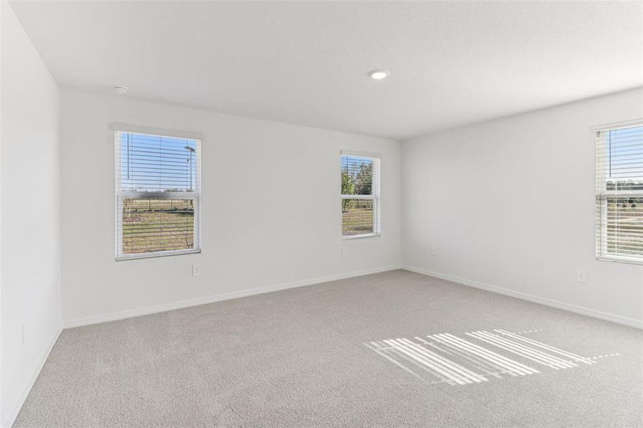 Spacious, unfurnished interior of a new home in The Reserve at Hammock Oaks Townes, Lady Lake (Image 26).