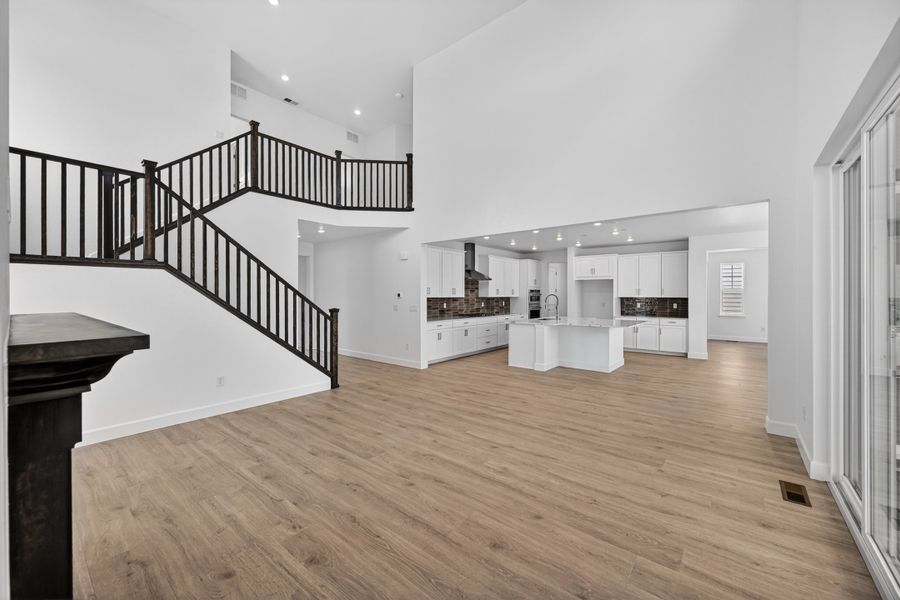 Spacious, unfurnished interior of a new home in Macanta, Castle Rock (Image 10). Spacious, unfurnished interior of a new home in Macanta, Castle Rock (Image 10).