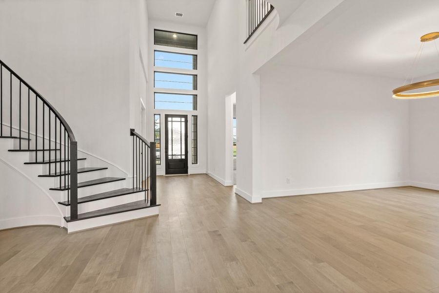 Spacious, unfurnished interior of a new home in Legacy Prairie at Katy Court 60', Katy (Image 10).
