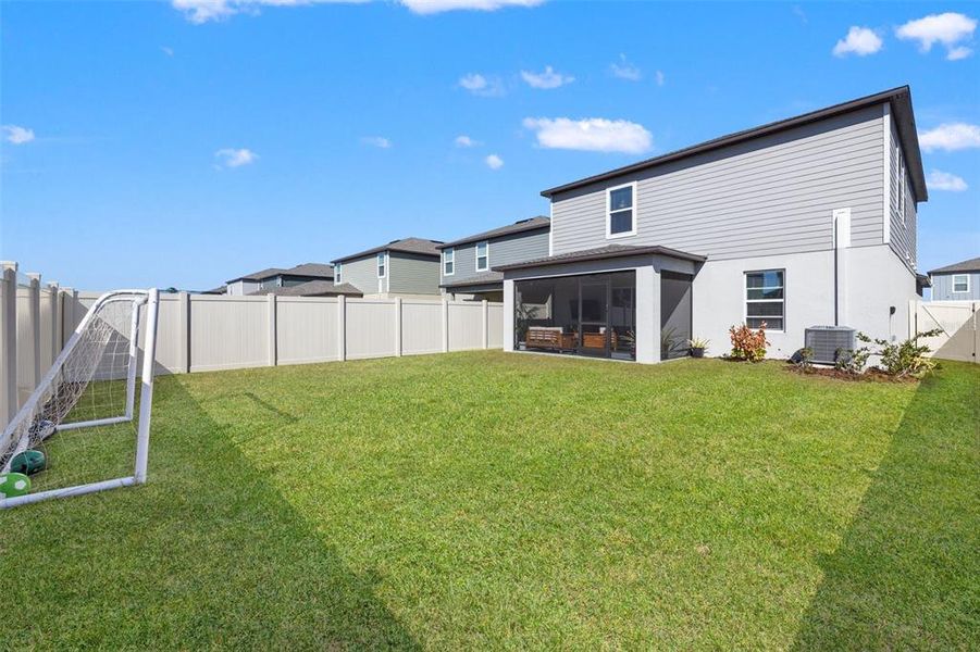 Exterior details and patio area of a home in Connerton, Land O' Lakes (Image 3).