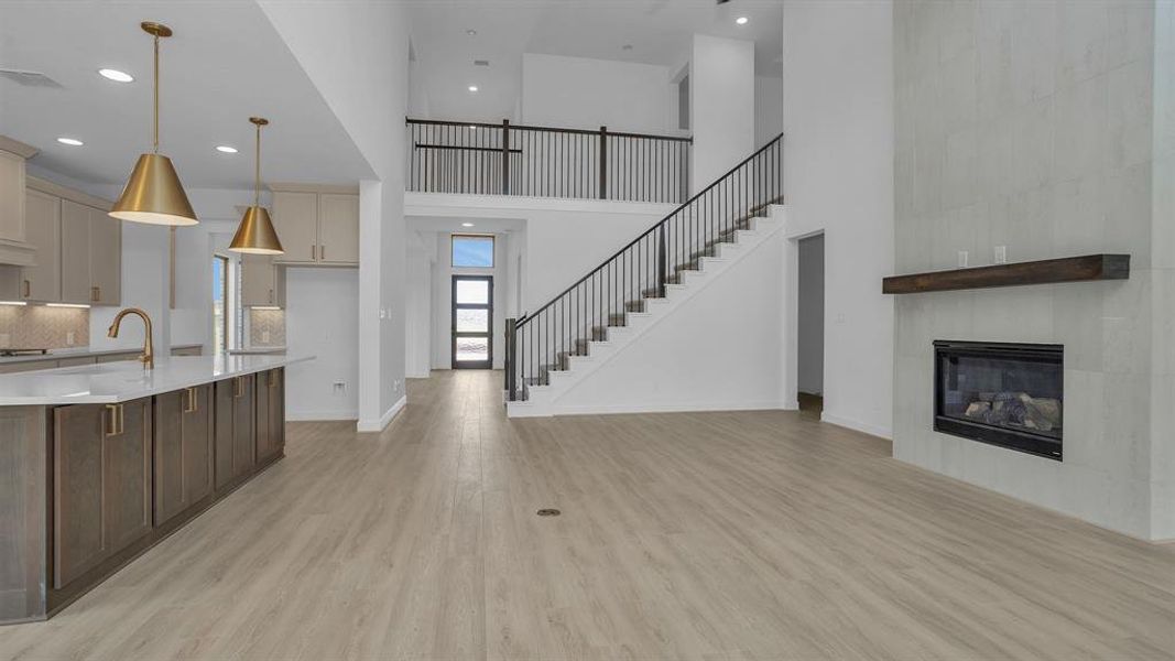 Spacious, unfurnished interior of a new home in Trinity Falls, McKinney (Image 9).