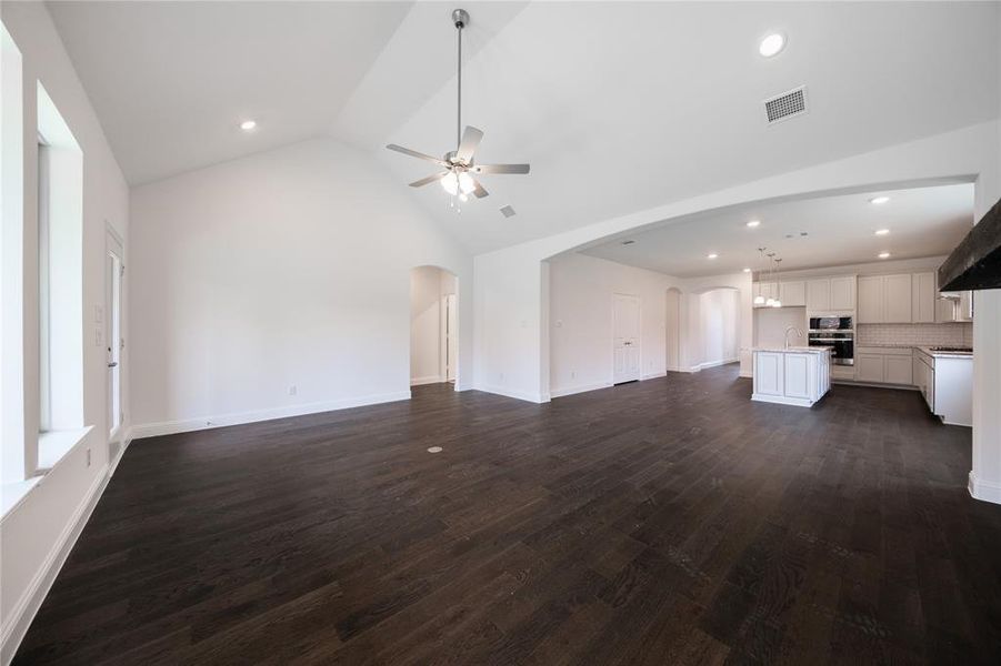 Image 32 of a home in Valencia on the Lake: Valencia 50s. Image 32 of a home in Valencia on the Lake: Valencia 50s.