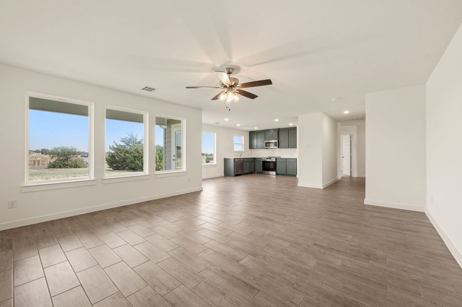 Spacious, unfurnished interior of a new home in Gatlin Ranch, Springtown (Image 20).