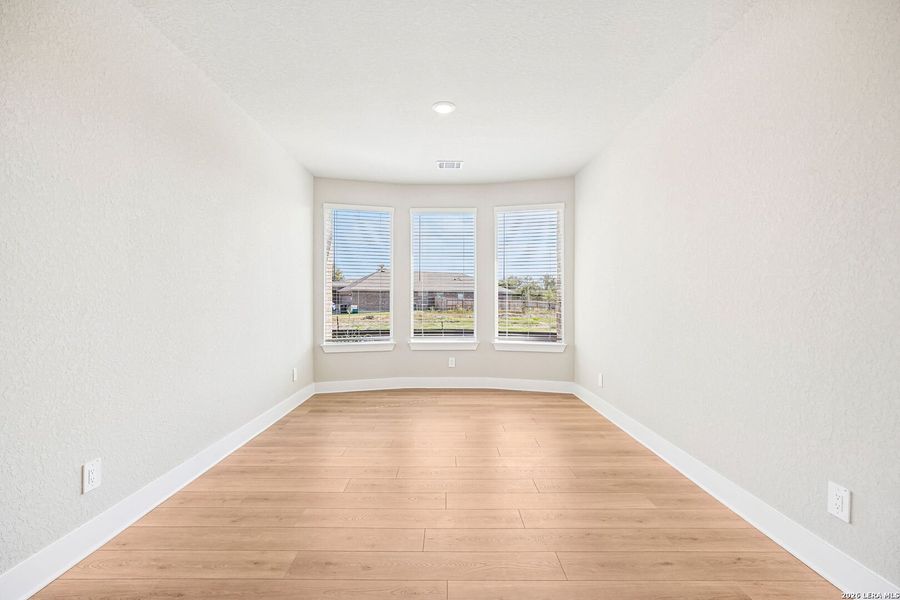 Spacious, unfurnished interior of a new home in Carmel Ranch, Schertz (Image 35).