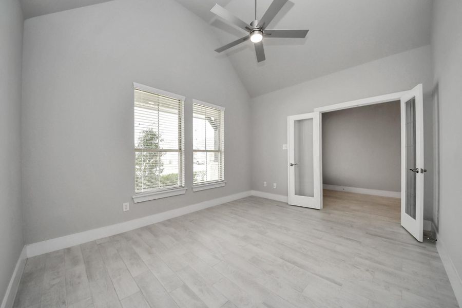 Spacious, unfurnished interior of a new home in Sunterra, Katy (Image 35). Spacious, unfurnished interior of a new home in Sunterra, Katy (Image 35).