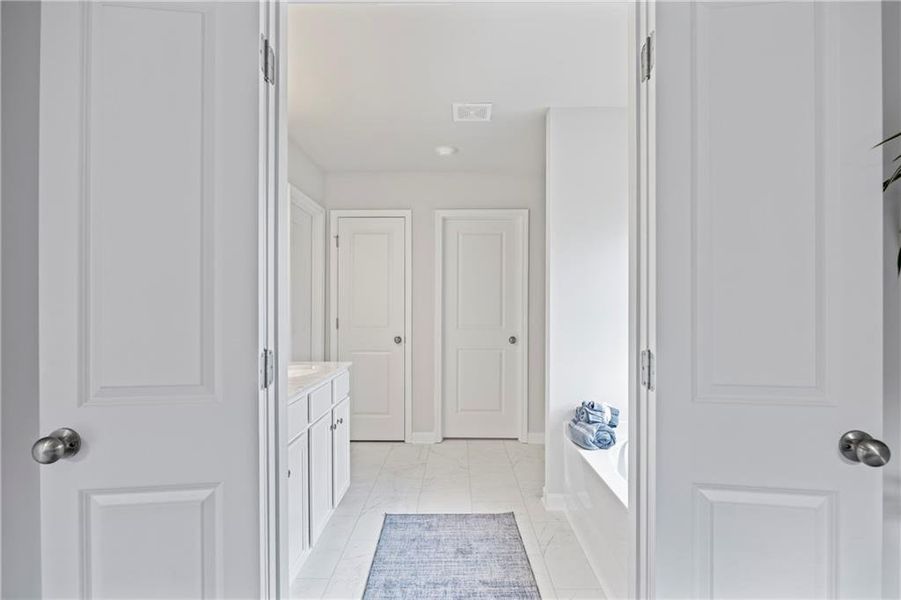 Spacious, unfurnished interior of a new home in , Crawford (Image 20).