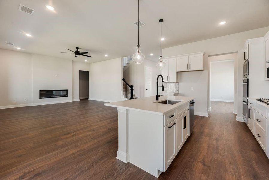 Furnished interior view inside a new home in Villages of Creekwood, Frisco (Image 15). Furnished interior view inside a new home in Villages of Creekwood, Frisco (Image 15).