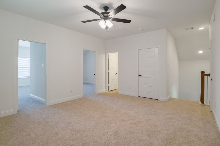 Spacious, unfurnished interior of a new home in Goodland, Midlothian (Image 26).