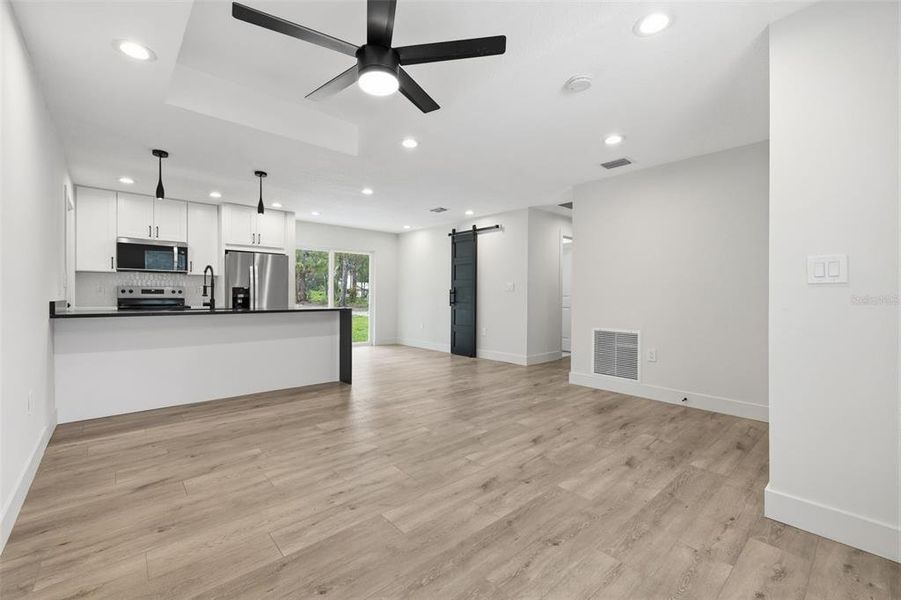 Spacious, unfurnished interior of a new home in , Crystal River (Image 13).