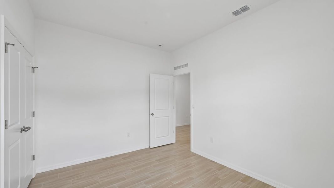 Spacious, unfurnished interior of a new home in Port Charlotte, Port Charlotte (Image 34).