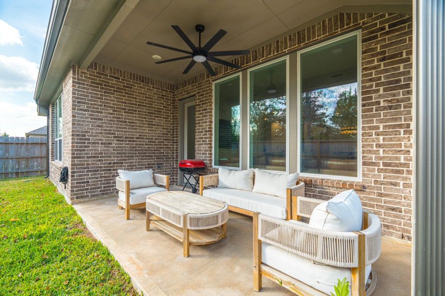 Exterior details and patio area of a home in Grand Central Park, Conroe (Image 25).