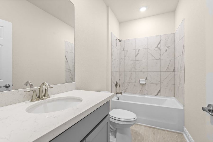 Furnished interior view inside a new home in Lake Merial, Panama City (Image 4).