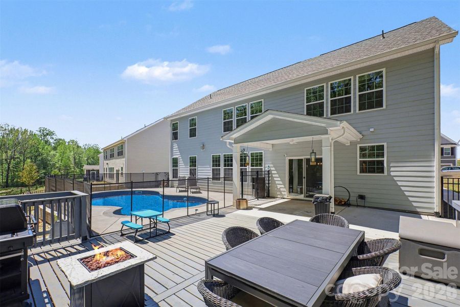 Exterior details and patio area of a home in Falls Cove, Troutman (Image 28).