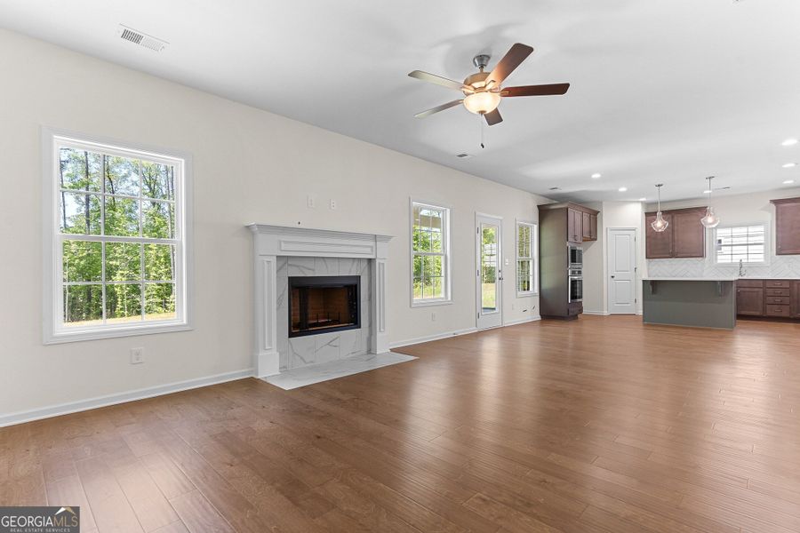 Spacious, unfurnished interior of a new home in Juliette Crossing, Forsyth (Image 87).