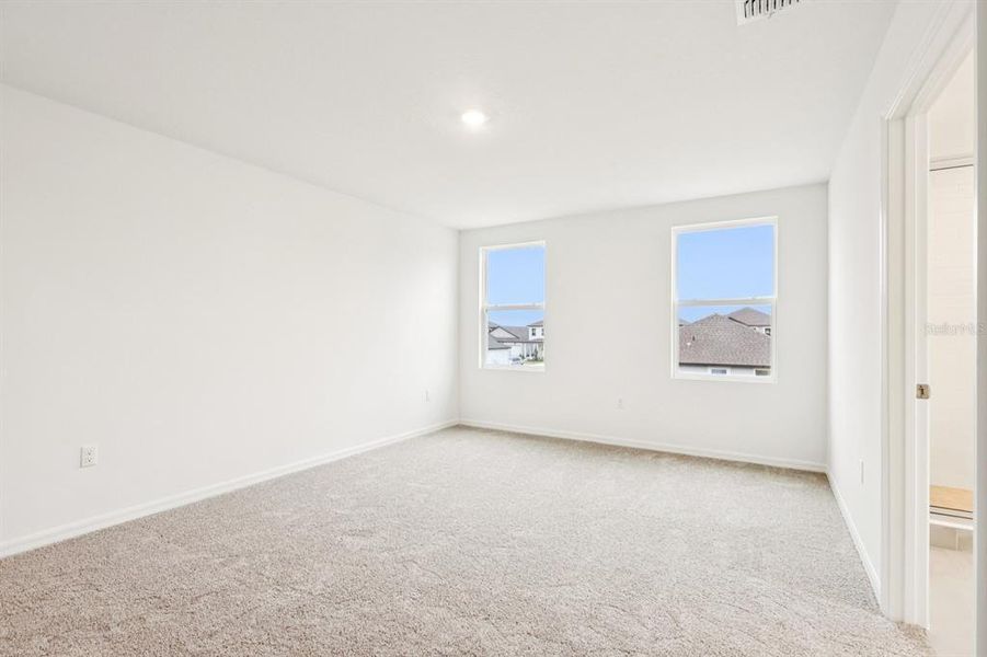 Spacious, unfurnished interior of a new home in Trailside, Mount Dora (Image 28).