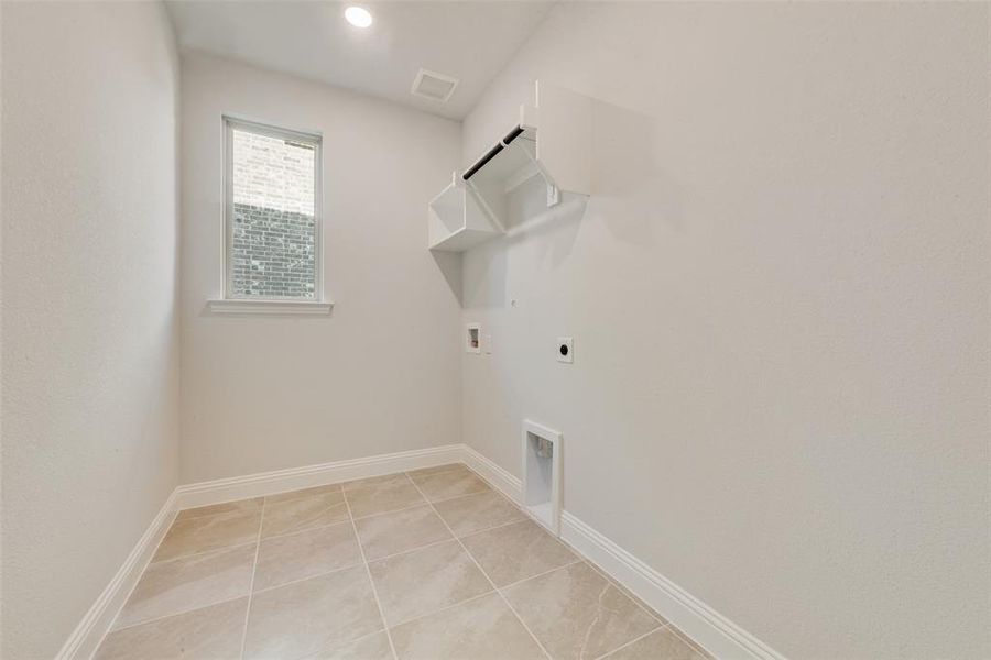 Spacious, unfurnished interior of a new home in Villages of Hurricane Creek, Anna (Image 26). Spacious, unfurnished interior of a new home in Villages of Hurricane Creek, Anna (Image 26).