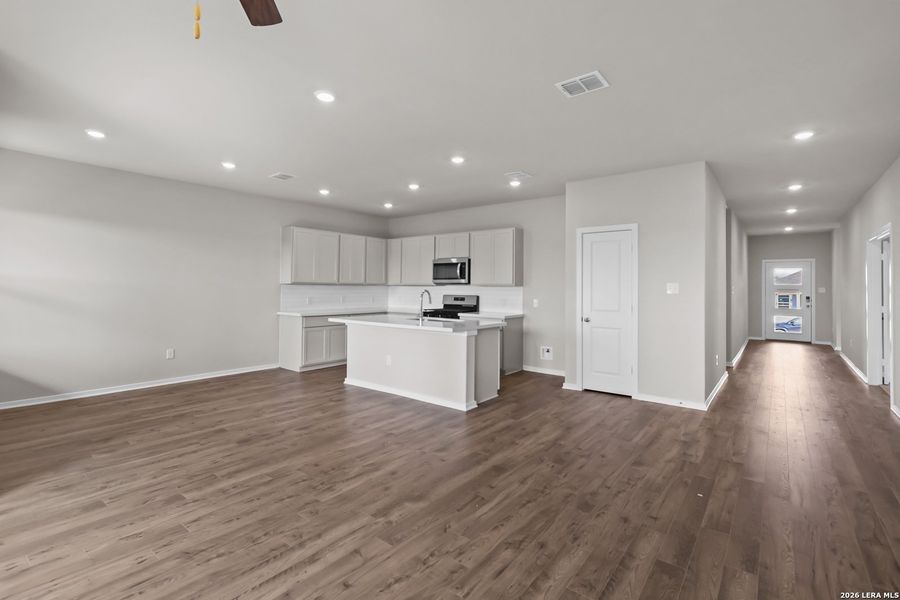 Spacious, unfurnished interior of a new home in Garden Grove, San Antonio (Image 29).