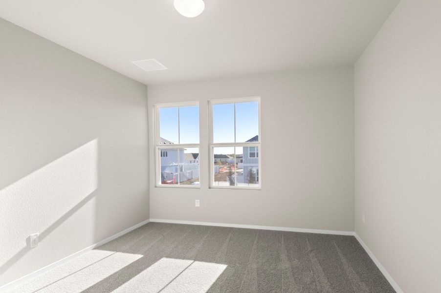 Spacious, unfurnished interior of a new home in Harvest Ridge, Elgin (Image 25).