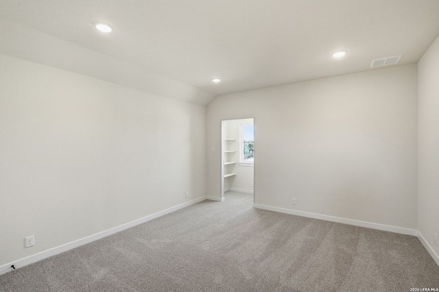 Spacious, unfurnished interior of a new home in The Crossvine, Schertz (Image 35).