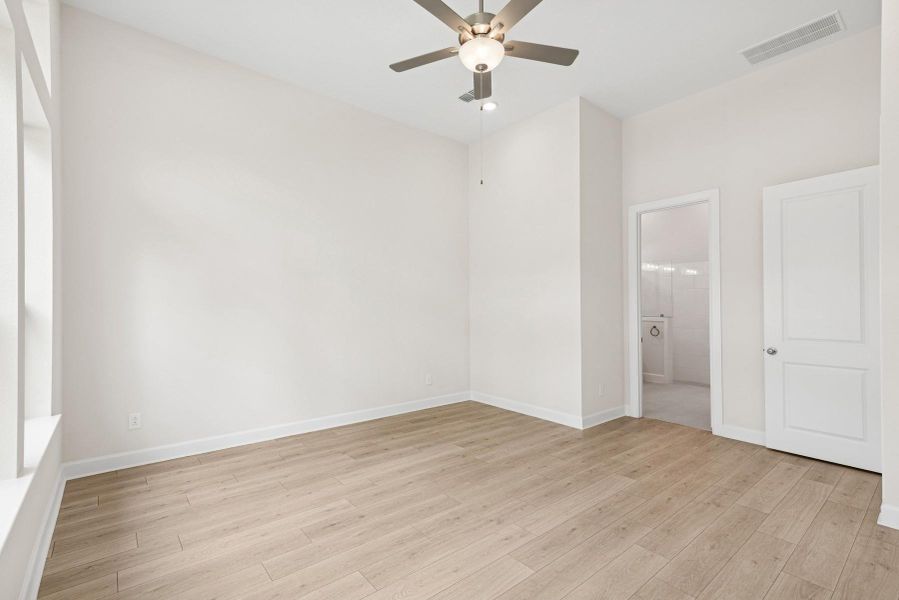 Spacious, unfurnished interior of a new home in ARTAVIA 45' Homesites, Conroe (Image 17).