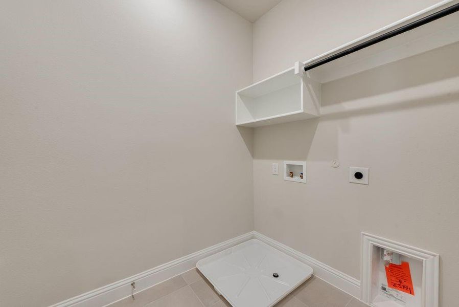 Spacious, unfurnished interior of a new home in Bayside, Rowlett (Image 32).