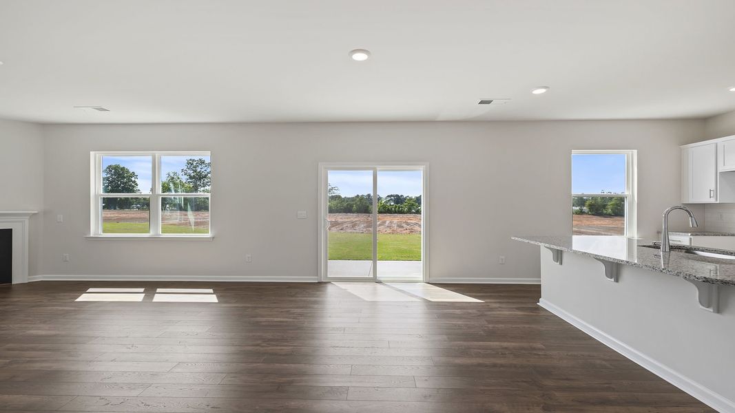 Spacious, unfurnished interior of a new home in Woodglen, Piedmont (Image 14).