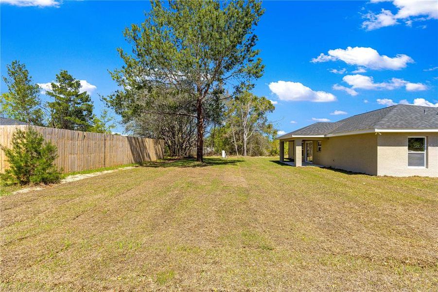 Exterior details and patio area of a home in , Ocklawaha (Image 22).