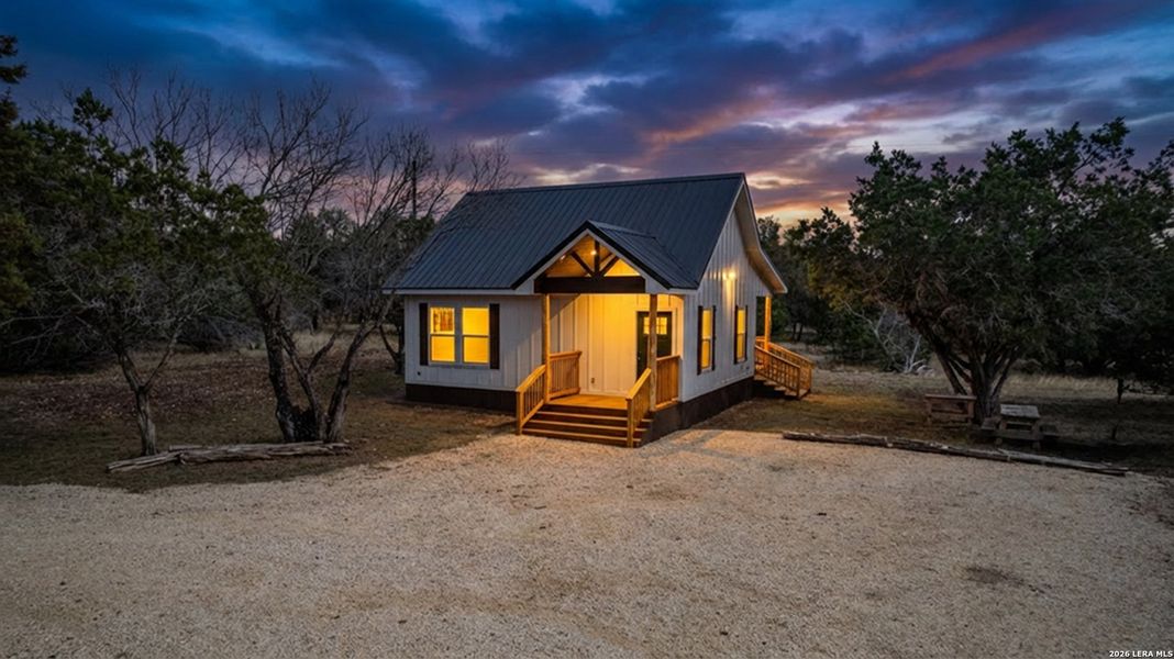 Exterior details and patio area of a home in , Uvalde (Image 10).