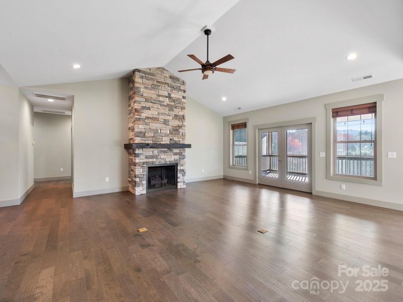 photo similar- Great room