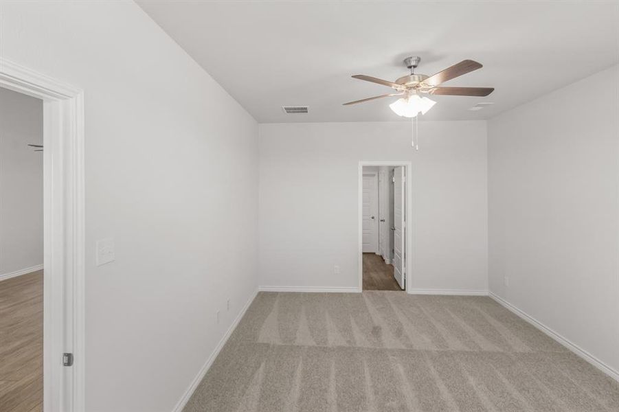 Spacious, unfurnished interior of a new home in Retreat at Fossil Creek, Fort Worth (Image 13). Spacious, unfurnished interior of a new home in Retreat at Fossil Creek, Fort Worth (Image 13).