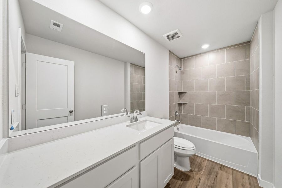 Furnished interior view inside a new home in Country Creek, Mont Belvieu (Image 4).