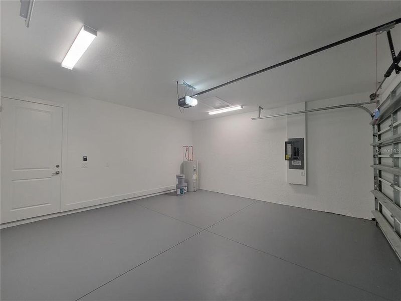 Spacious, unfurnished interior of a new home in , North Port (Image 16).