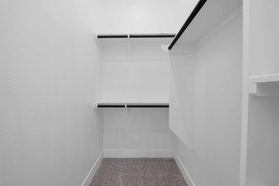 Spacious, unfurnished interior of a new home in Beacon Point, Texas City (Image 24).