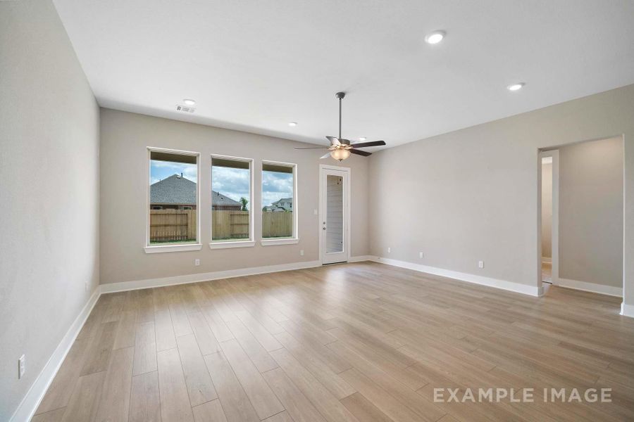 Spacious, unfurnished interior of a new home in Lago Mar, Texas City (Image 15).