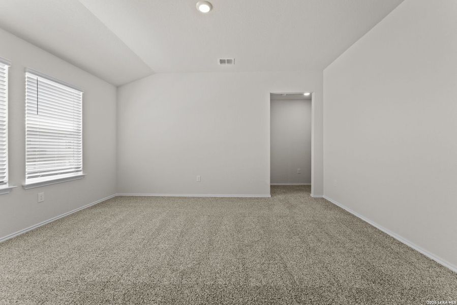 Spacious, unfurnished interior of a new home in Laurel Vistas, San Antonio (Image 14).